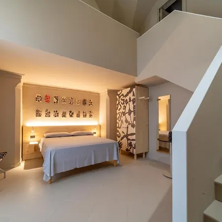 Palazzo Vergine - By Inside Salento 3* غالّيبولي