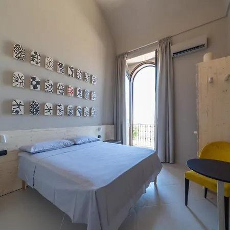 Palazzo Vergine - By Inside Salento Nocleg ze śniadaniem 3*