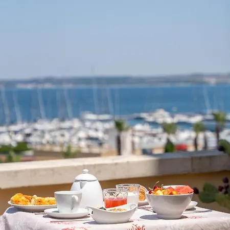 Palazzo Vergine - By Inside Salento فندق مبيت وإفطار غالّيبولي