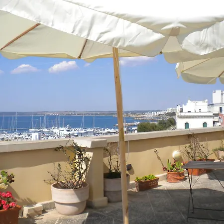 فندق مبيت وإفطار Palazzo Vergine - By Inside Salento غالّيبولي